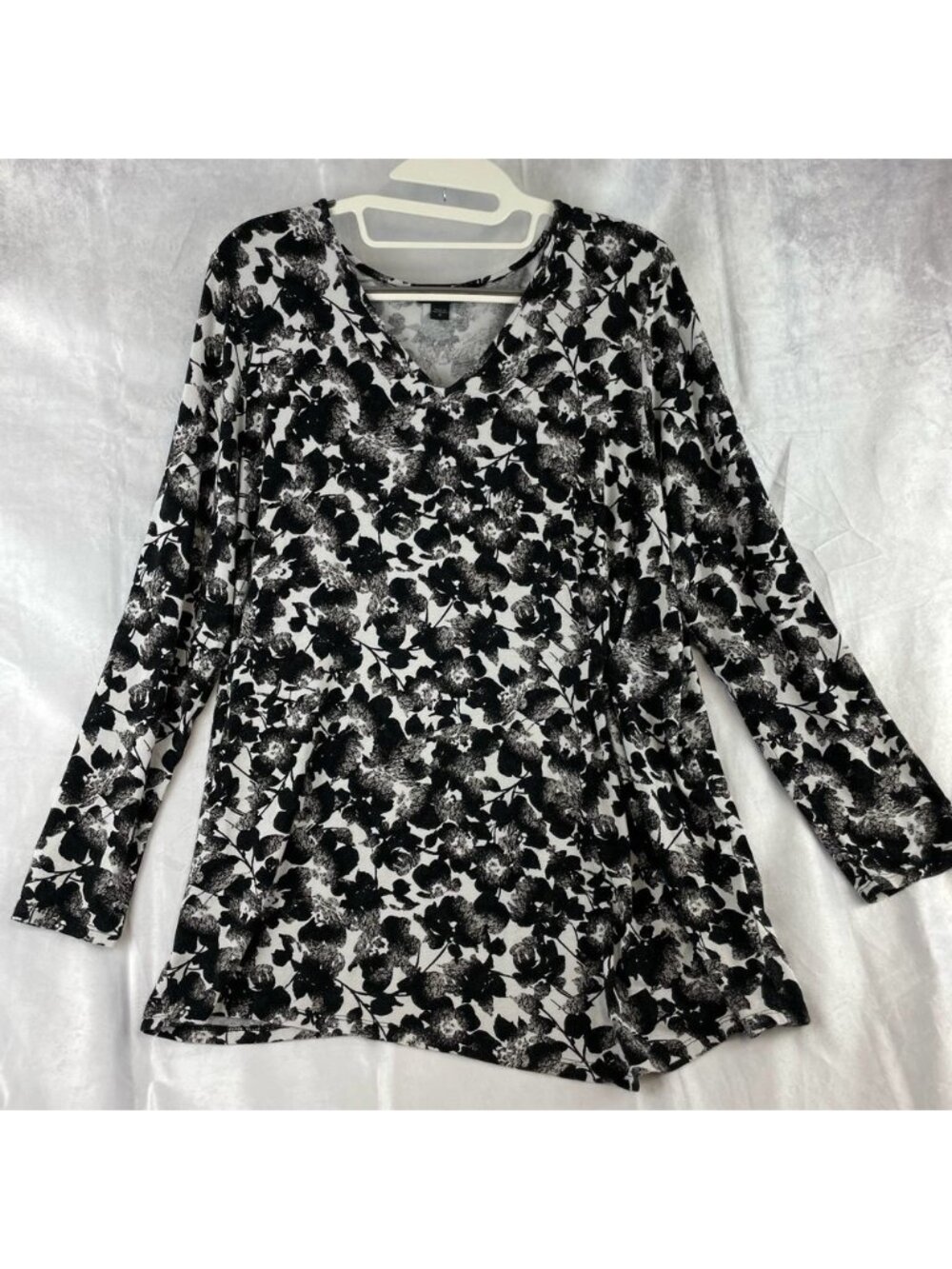J. Jill Wearever Collection  Floral Print V-neck Long Sleeve Jersey Tops Size M